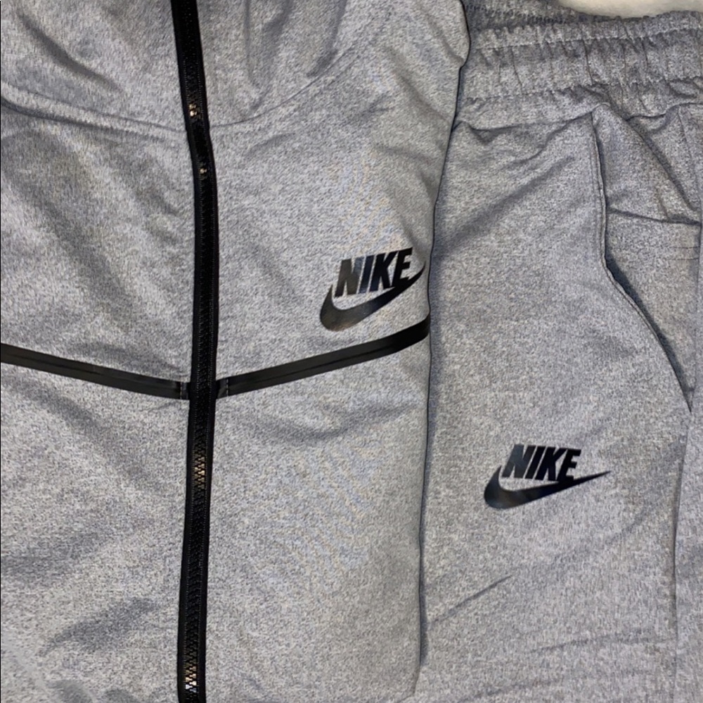 Nike set - Picture 2 of 2